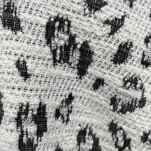 Vince Camuto Sweater Women’s X Large Grey White Leopard Print V-Neck Metallic - Picture 8 of 13